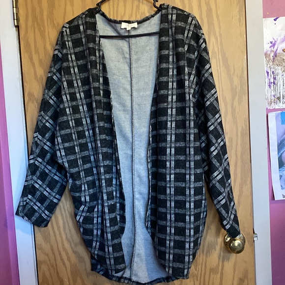 Black And White Cozy Round Hem Cardi Jacket with POCKETS - Picture 9 of 17